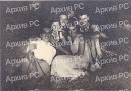 Група студената из Бањалуке: напријед Албанез Ашкић и Ивка Робић, у средини Вуја Ољача, крајње десно Боро Илић