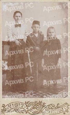 Јосипа Богутовац (Ластрић) са братом Карлом и сестром Катицом