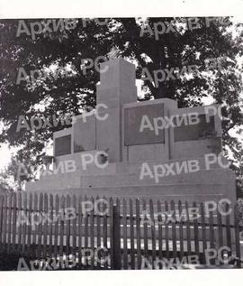 Споменик палим борцима НОР у Грбавцима