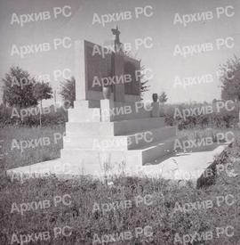 Споменик палим борцима НОР у Ламинцима