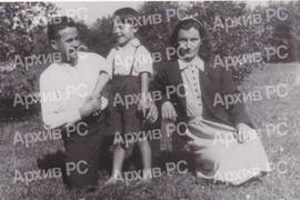 Бошко Каралић са супругом и сином