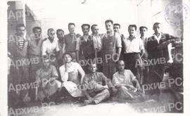 Читалачка група радника Фабрике дувана под руковоством Касима Хаџића (други у првом реду)