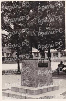 Споменик Младену Стојановићу у Приједору