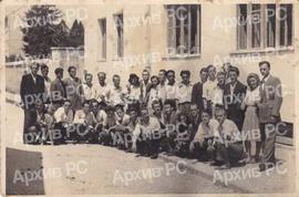 Синдикална школа у Бањалуци са полазницима из Босанске Крајине, испред Завода за запошљавање