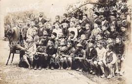Ученици основне школе из Бањалуке са учитељем Радовановићем