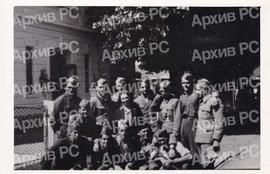 Боса Цвијетић са друговима из 12. КНОУ бригаде код Цеља