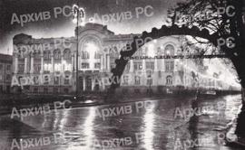 Бањалука у ноћи, поглед на Народни одбор града (Банска палата)
