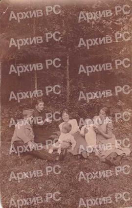 Јаков Ластрић са породицом у Трапистима
