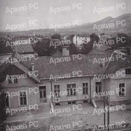 Друга државна народна школа, касније Основна школа Петар Кочић; поглед према Бањалучком пољу